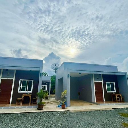 แหลมงอบเฮาส์ Laemngob House别墅 外观 照片