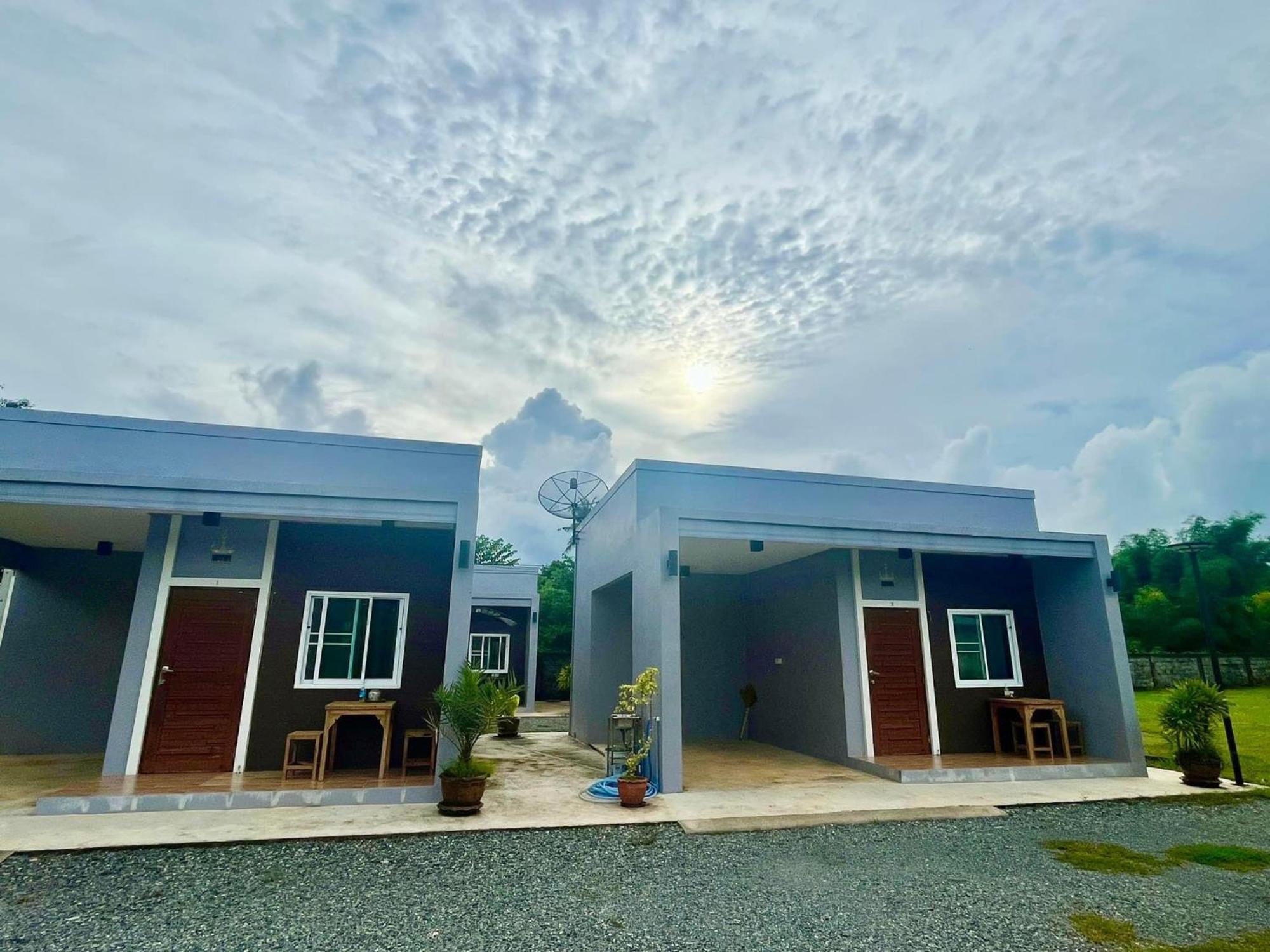 แหลมงอบเฮาส์ Laemngob House别墅 外观 照片